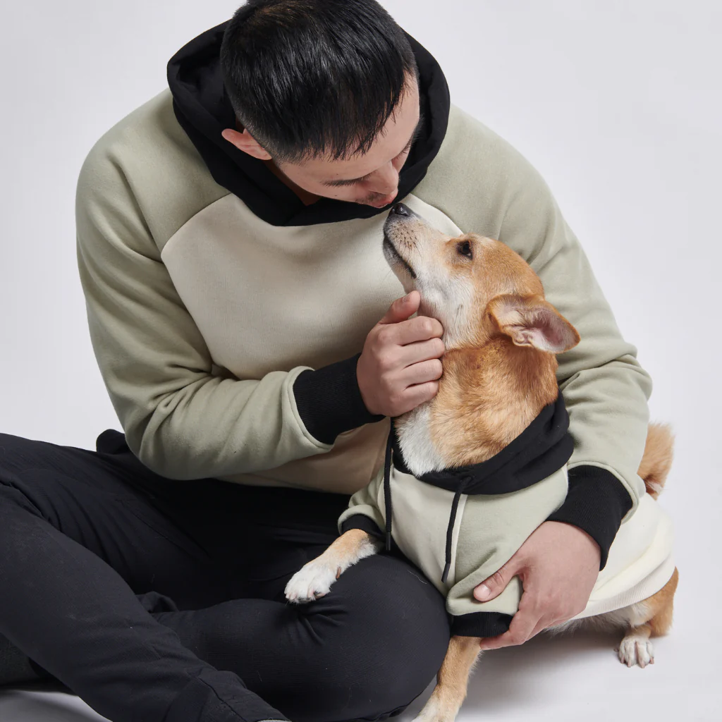 Felpa con cappuccio color block per cani - Image 73